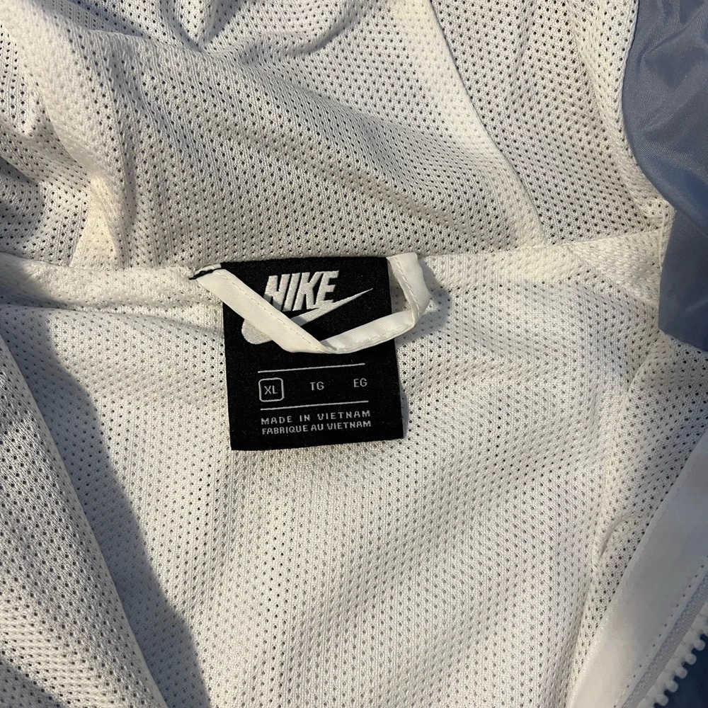 Men Nike Windbreaker - Picture 4 of 4
